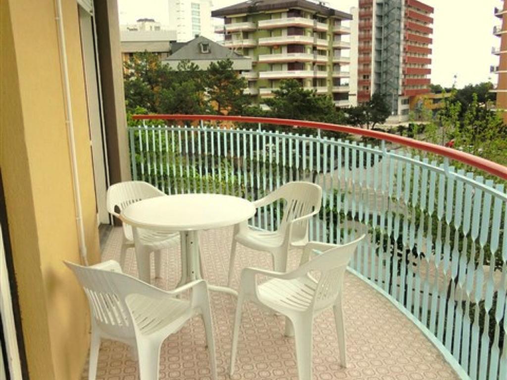 Lignano Sabbiadoro With Pool Apartment Exterior photo