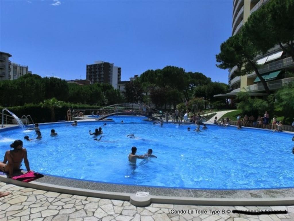 Lignano Sabbiadoro With Pool Apartment Exterior photo