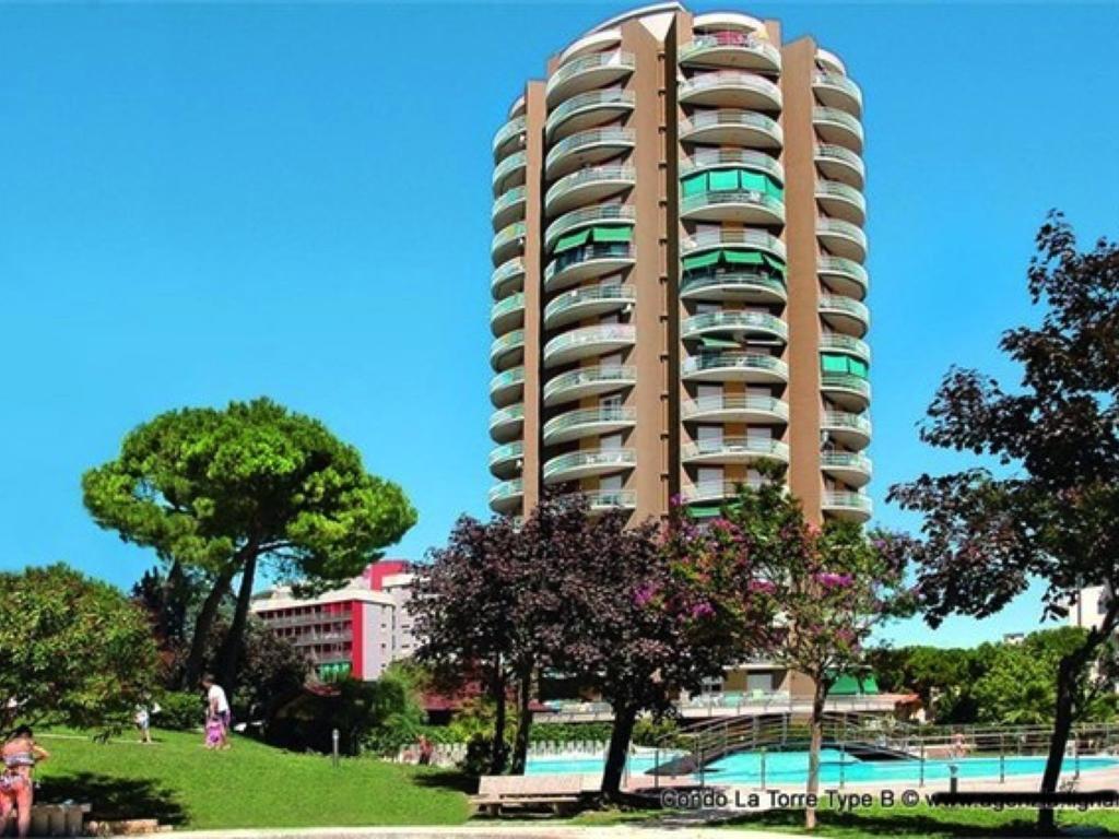 Lignano Sabbiadoro With Pool Apartment Exterior photo